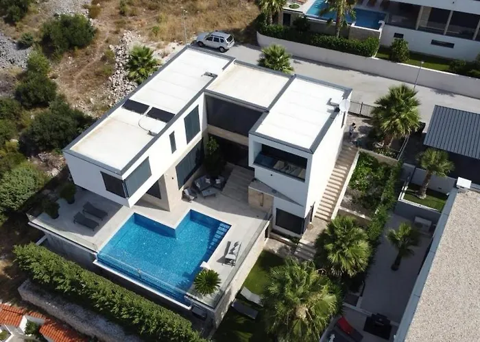 View House Okrug With Pool Willa