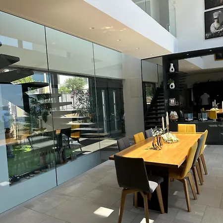 View House Okrug With Pool 别墅 *