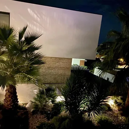 View House Okrug With Pool تروغير