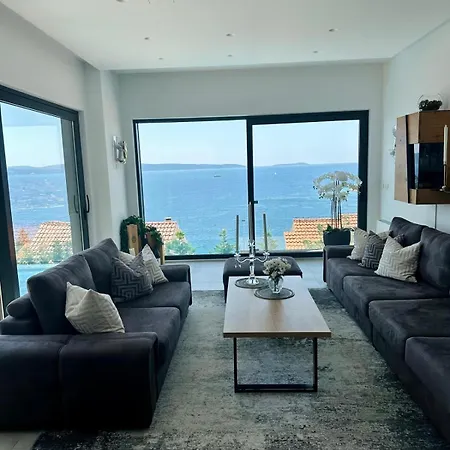 View House Okrug With Pool فيلة *